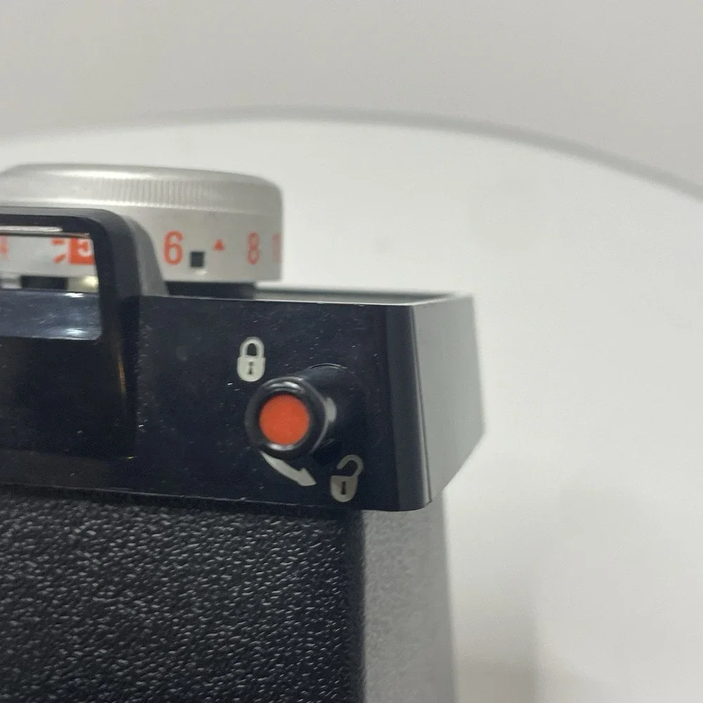 Polaroid Land Camera Square Shooter 2 Vintage 1970s Untested W. 3 Flashcube,case